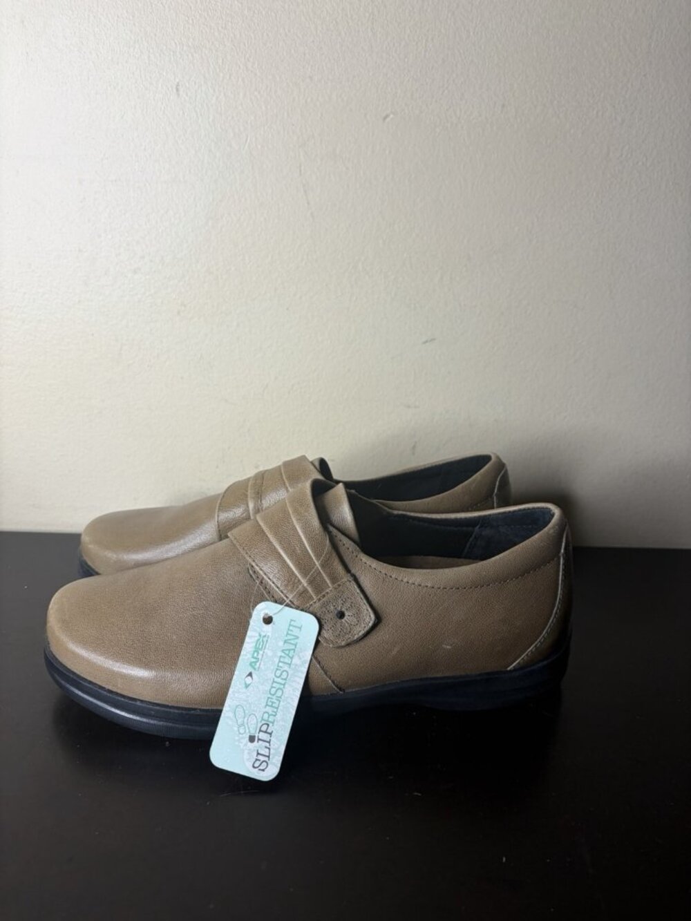 Apex Women's Petals Linda slip-on shoes in taupe leather Size 9